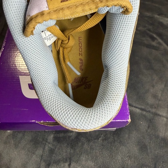 Nike SB Sneakers - Picture 7 of 8